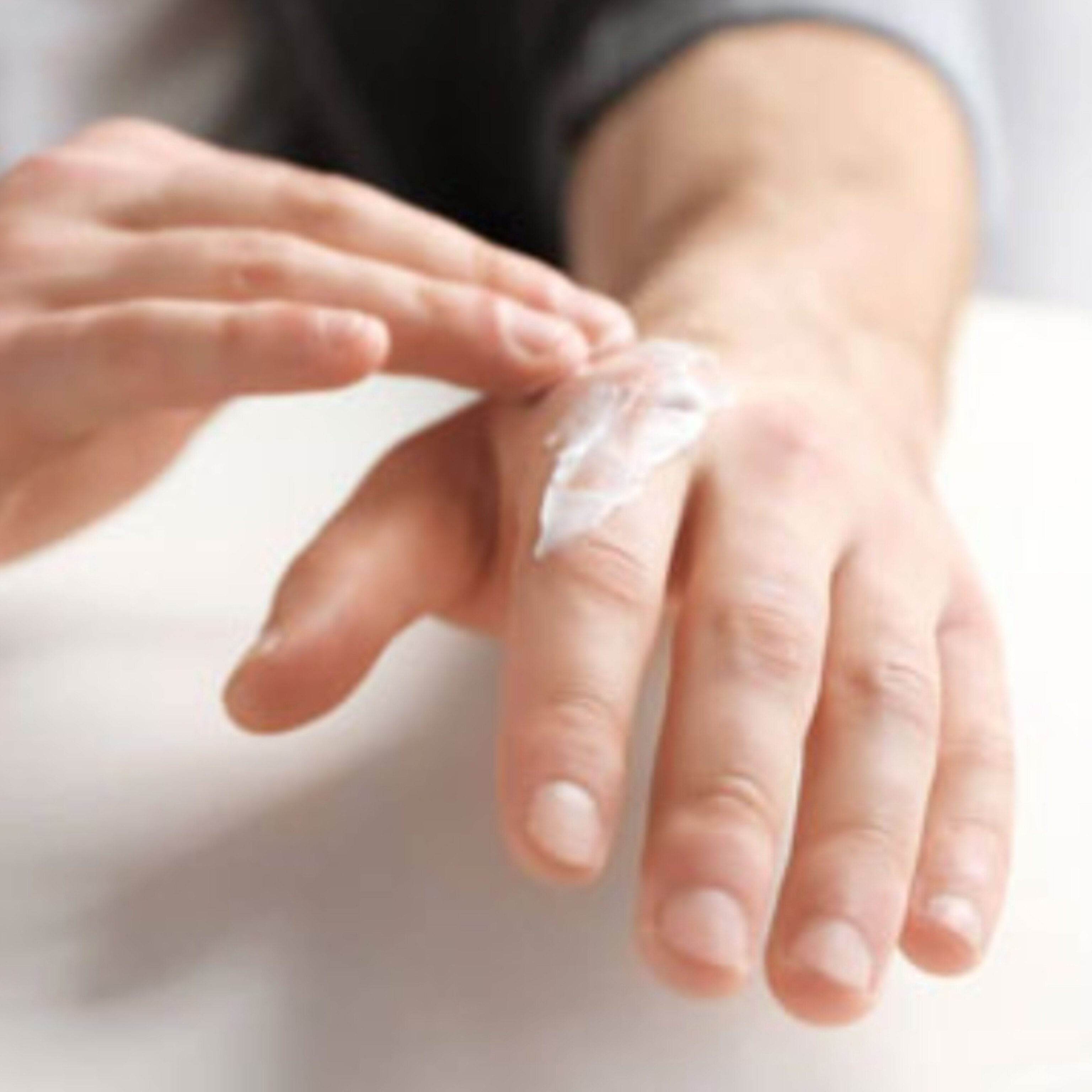 درمان دست های خشک و آسیب دیده